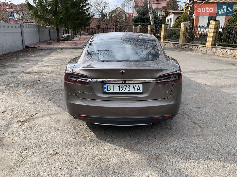 Ліфтбек Tesla Model S 2015 в Полтаві