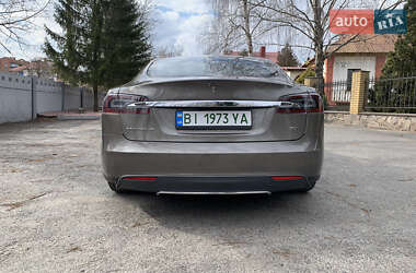 Ліфтбек Tesla Model S 2015 в Полтаві