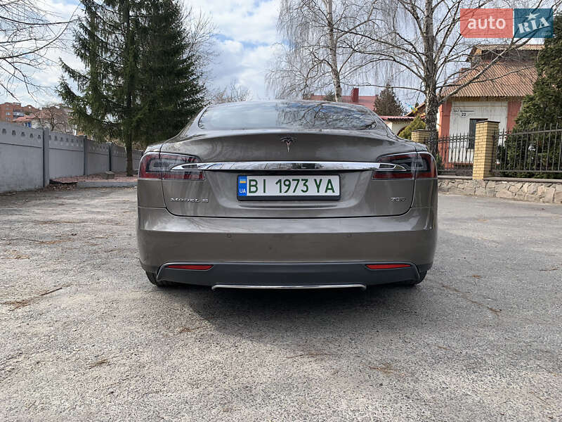 Ліфтбек Tesla Model S 2015 в Полтаві