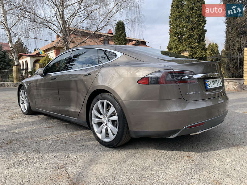 Ліфтбек Tesla Model S 2015 в Полтаві