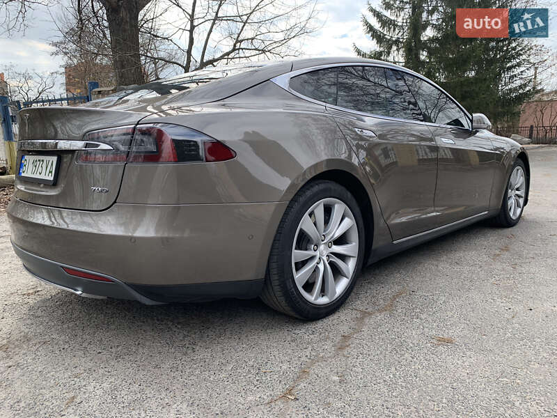 Ліфтбек Tesla Model S 2015 в Полтаві