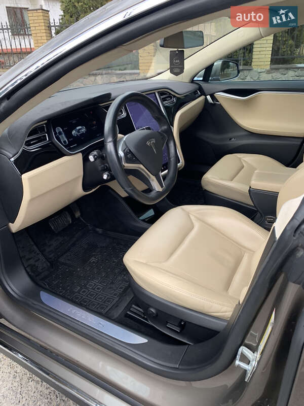 Ліфтбек Tesla Model S 2015 в Полтаві