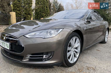 Ліфтбек Tesla Model S 2015 в Полтаві