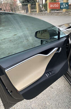 Ліфтбек Tesla Model S 2015 в Полтаві