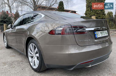 Ліфтбек Tesla Model S 2015 в Полтаві