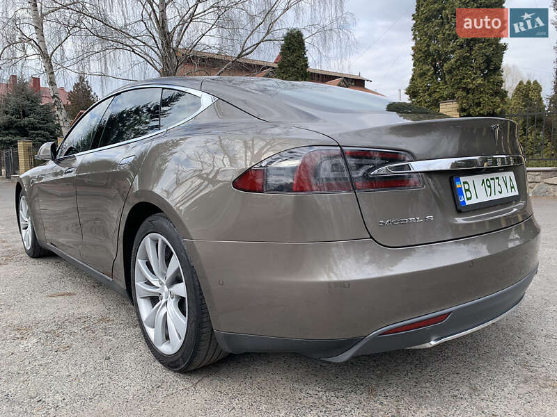 Ліфтбек Tesla Model S 2015 в Полтаві
