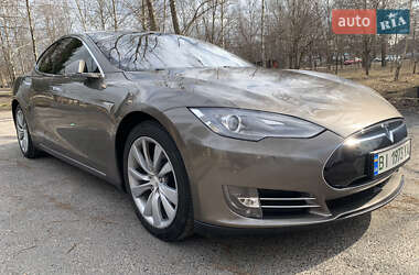 Лифтбек Tesla Model S 2015 в Полтаве
