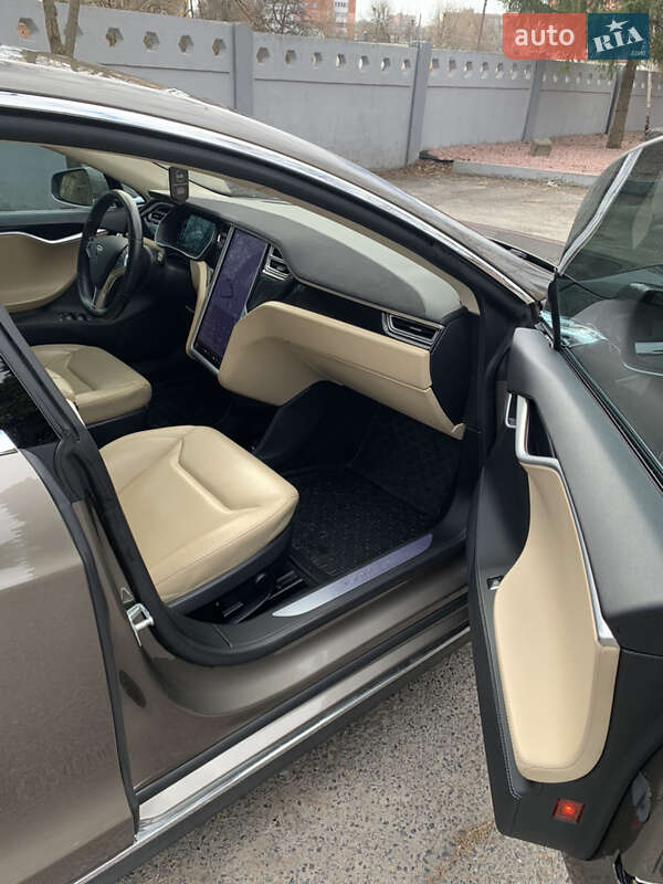 Ліфтбек Tesla Model S 2015 в Полтаві