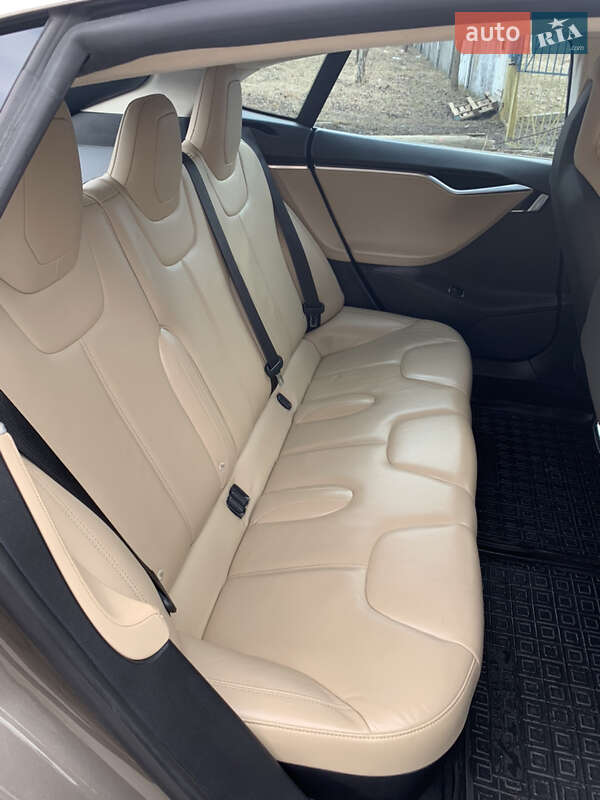 Ліфтбек Tesla Model S 2015 в Полтаві