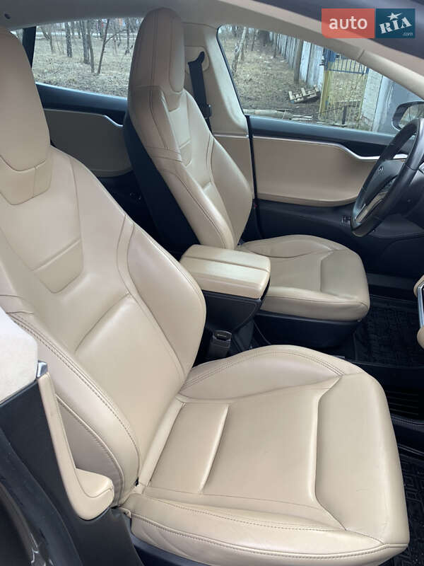 Ліфтбек Tesla Model S 2015 в Полтаві