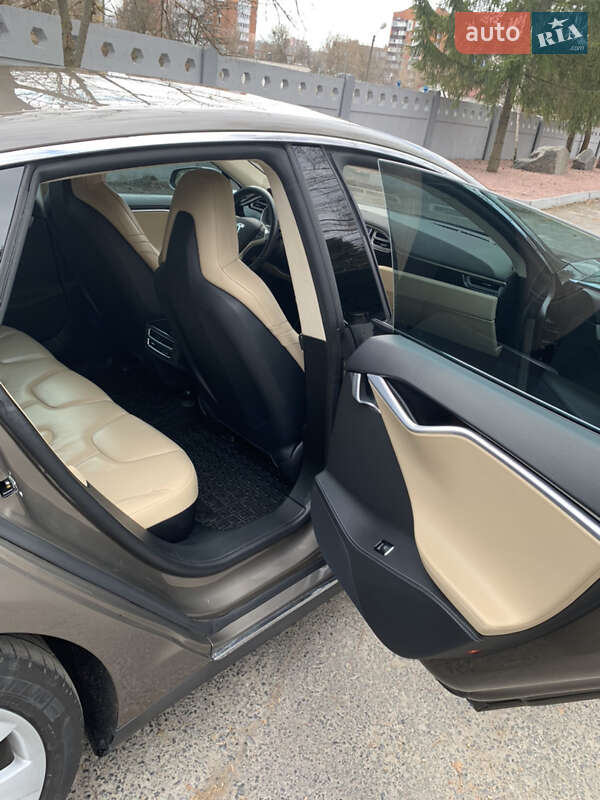 Ліфтбек Tesla Model S 2015 в Полтаві