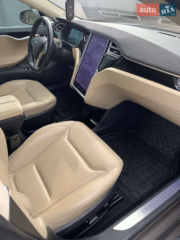 Ліфтбек Tesla Model S 2015 в Полтаві