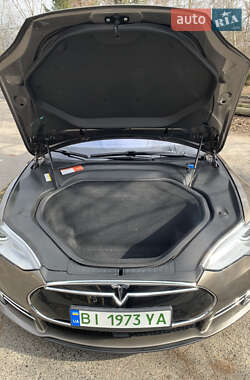 Лифтбек Tesla Model S 2015 в Полтаве