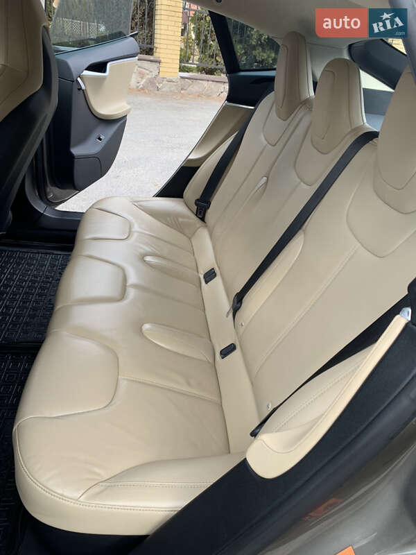 Ліфтбек Tesla Model S 2015 в Полтаві