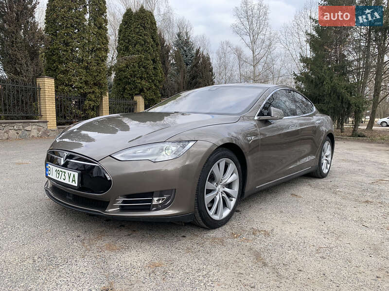 Tesla Model S 2015