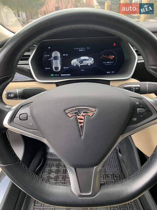 Лифтбек Tesla Model S 2015 в Полтаве