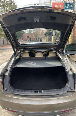Ліфтбек Tesla Model S 2015 в Полтаві