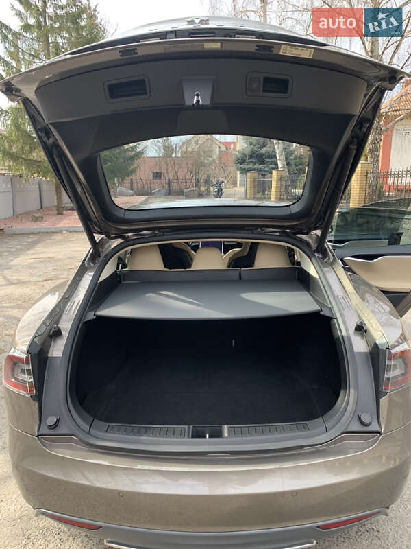 Ліфтбек Tesla Model S 2015 в Полтаві
