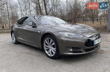 Ліфтбек Tesla Model S 2015 в Полтаві
