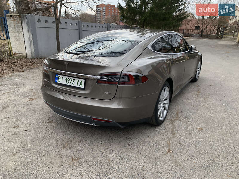 Ліфтбек Tesla Model S 2015 в Полтаві