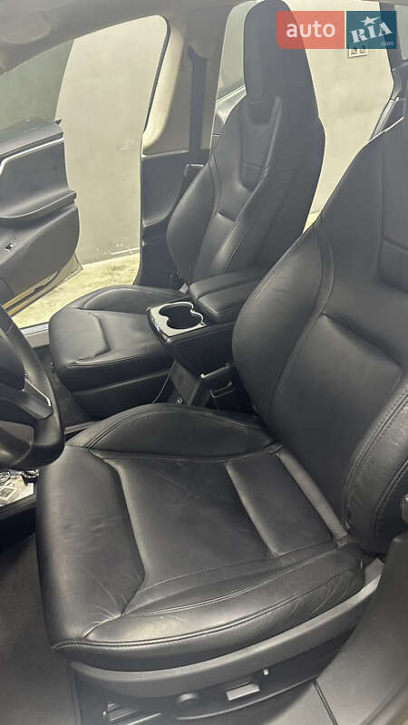 Лифтбек Tesla Model S 2015 в Ивано-Франковске