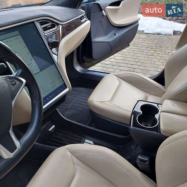 Лифтбек Tesla Model S 2015 в Киеве