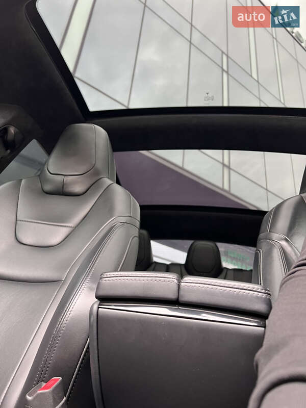 Лифтбек Tesla Model S 2015 в Ровно
