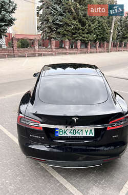 Лифтбек Tesla Model S 2015 в Ровно