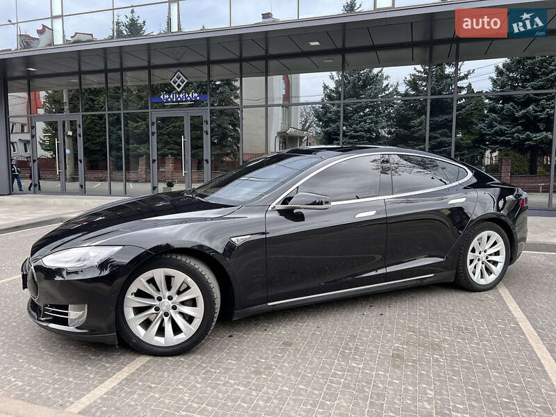 Лифтбек Tesla Model S 2015 в Ровно