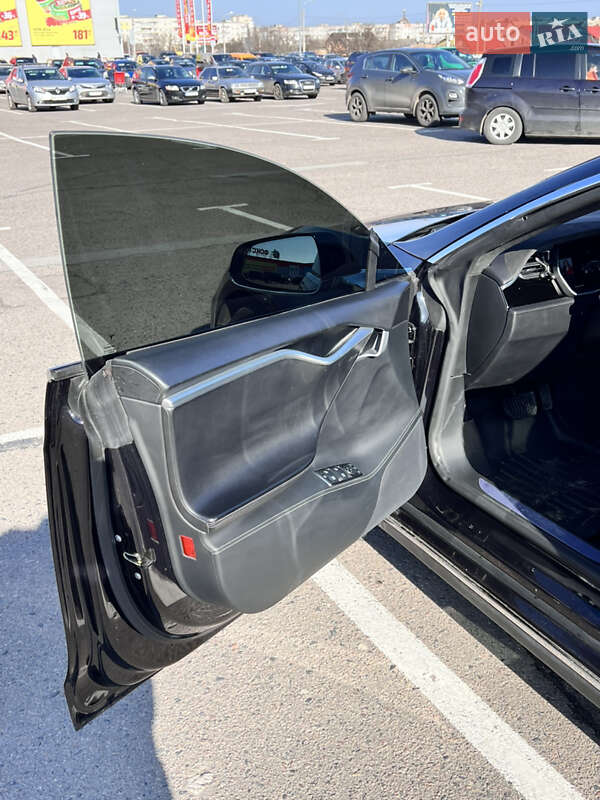 Лифтбек Tesla Model S 2015 в Ровно