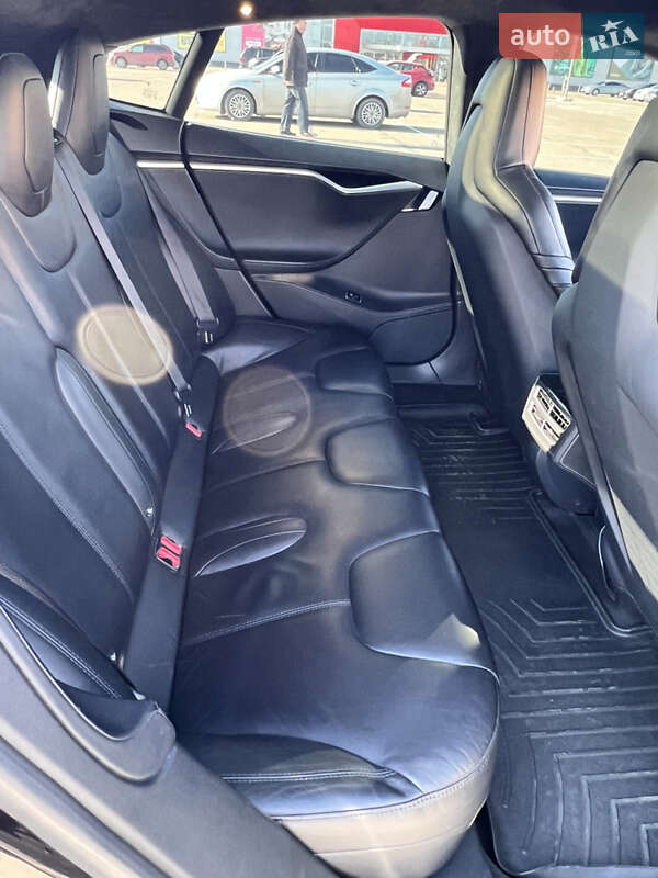 Лифтбек Tesla Model S 2015 в Ровно