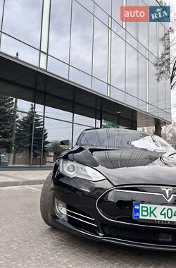 Лифтбек Tesla Model S 2015 в Ровно