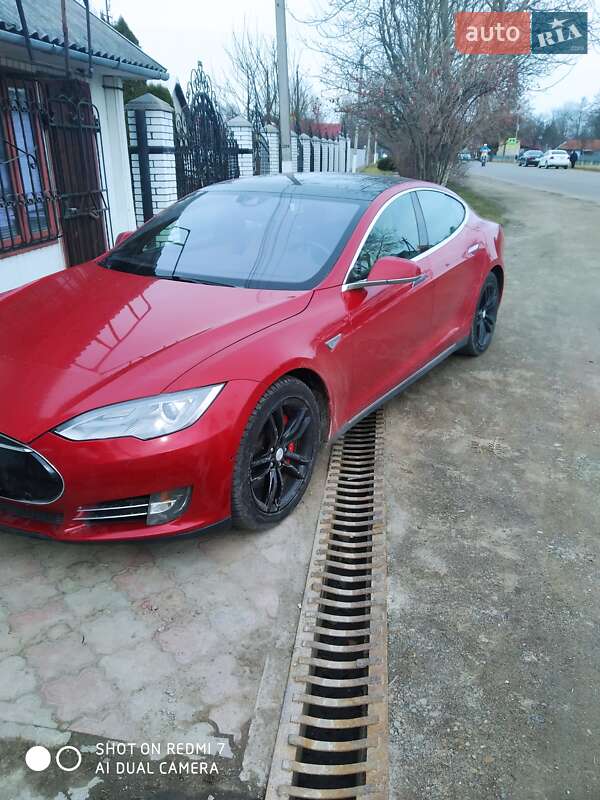 Ліфтбек Tesla Model S 2015 в Коломиї