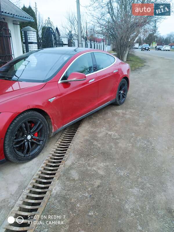 Ліфтбек Tesla Model S 2015 в Коломиї
