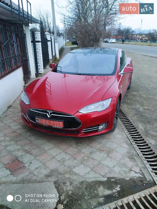 Ліфтбек Tesla Model S 2015 в Коломиї
