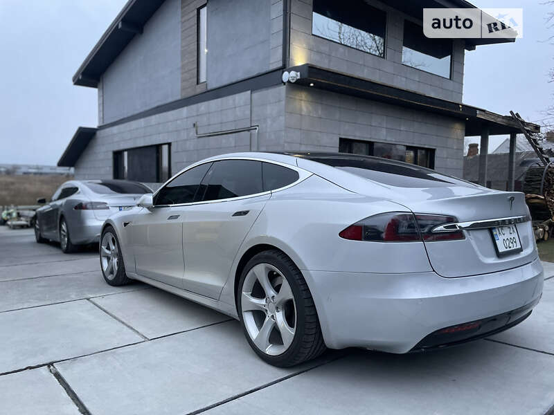 Лифтбек Tesla Model S 2018 в Луцке