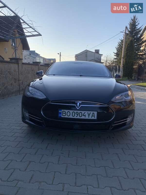 Лифтбек Tesla Model S 2015 в Тернополе