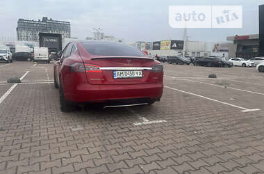 Ліфтбек Tesla Model S 2015 в Житомирі