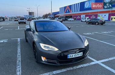 Лифтбек Tesla Model S 2015 в 