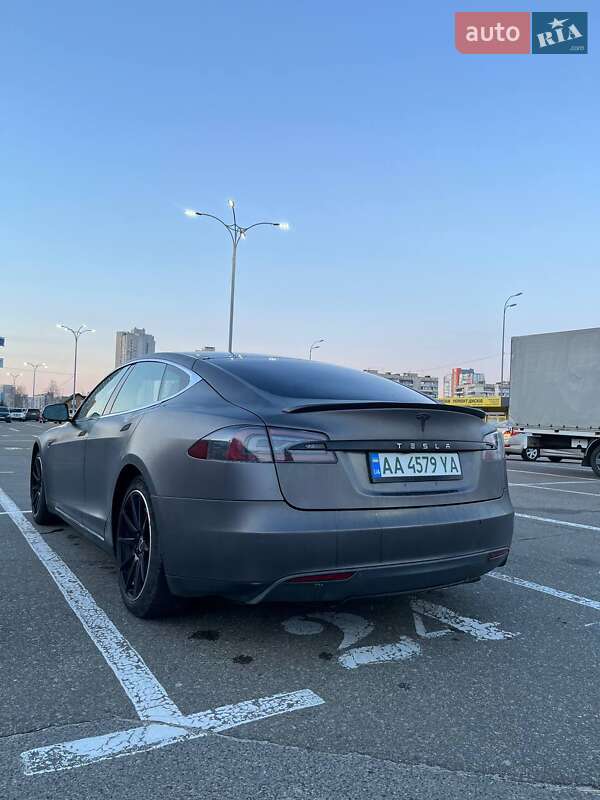 Лифтбек Tesla Model S 2015 в Киеве