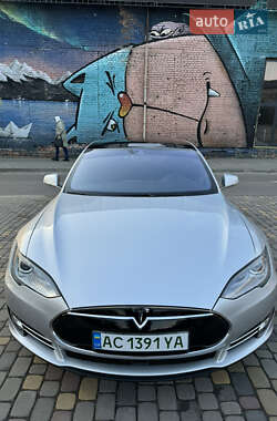 Лифтбек Tesla Model S 2015 в Луцке