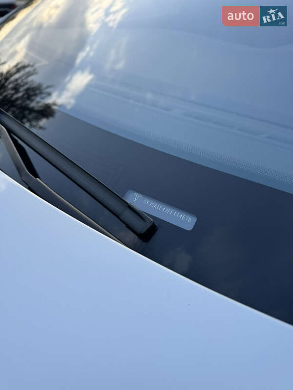 Лифтбек Tesla Model S 2015 в Луцке
