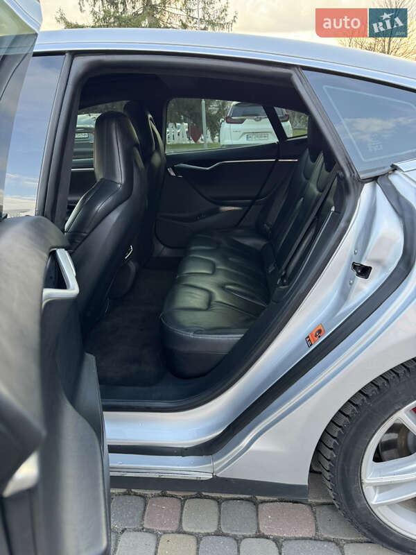 Лифтбек Tesla Model S 2015 в Луцке
