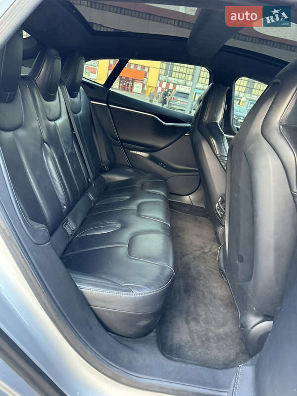 Лифтбек Tesla Model S 2015 в Луцке
