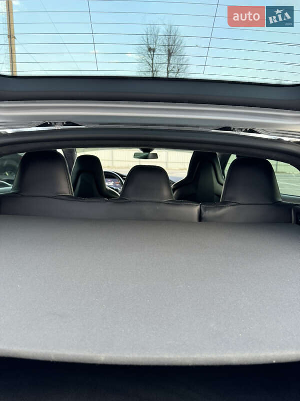 Лифтбек Tesla Model S 2015 в Луцке