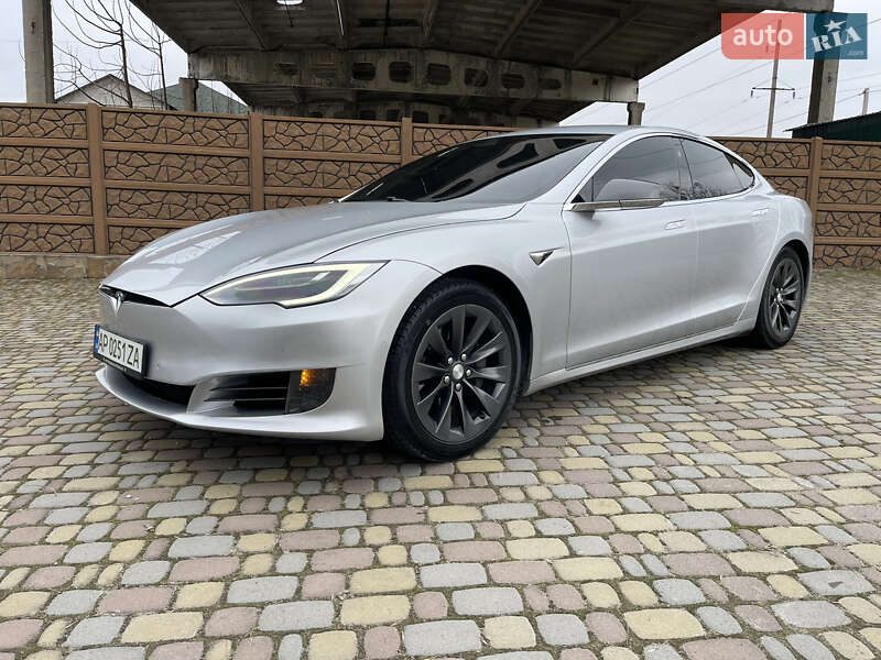 Лифтбек Tesla Model S 2017 в Запорожье