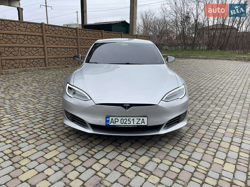 Лифтбек Tesla Model S 2017 в Запорожье