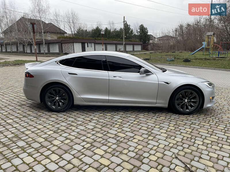 Лифтбек Tesla Model S 2017 в Запорожье