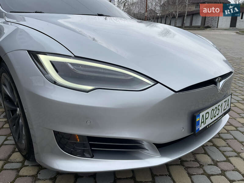 Лифтбек Tesla Model S 2017 в Запорожье