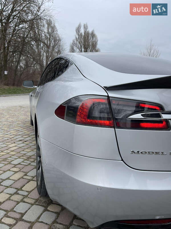 Лифтбек Tesla Model S 2017 в Запорожье